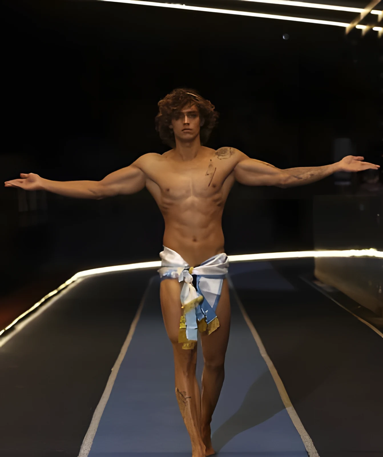 Adrián Itzam Monge en la pasarela